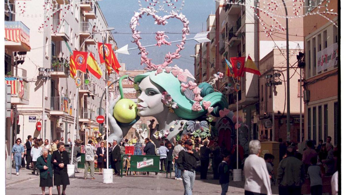 La histórica falla de 1998, de José Puche, en un encuadre parecido.