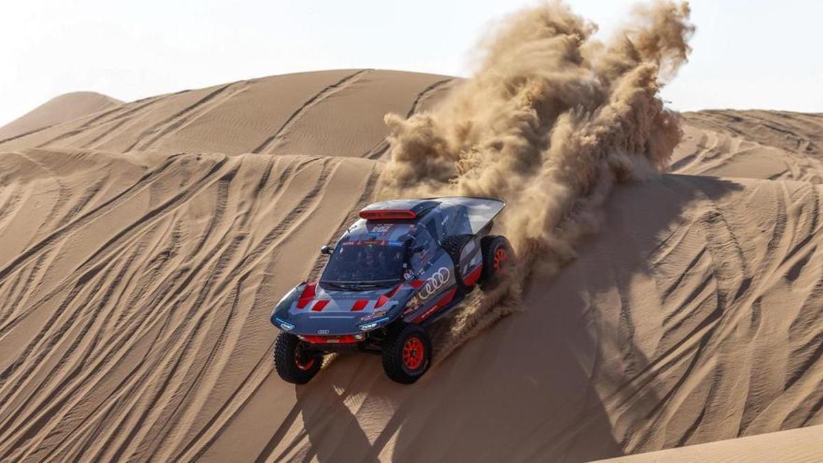 El piloto español Carlos Sainz (Audi) en el Rally Dakar 2024