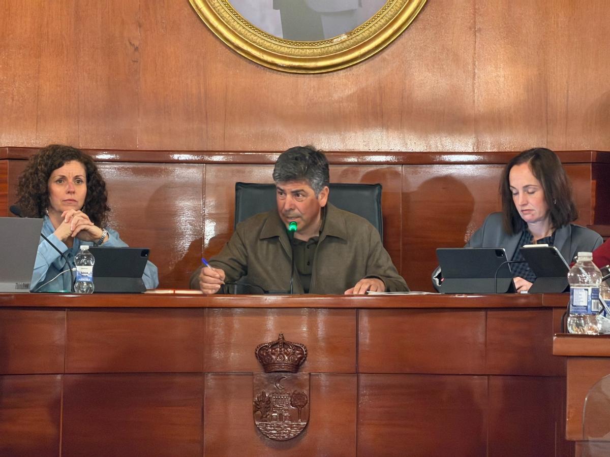 Raquel Casado, Rafael Llamas y Lidia Bujalance, durante la sesión plenaria.