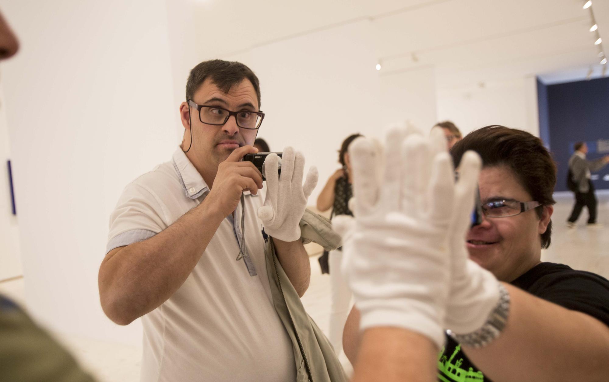 Exposición al aire libre en Alicante "Me Ves, en comunidad. Fotógraf@s con discapacidad"