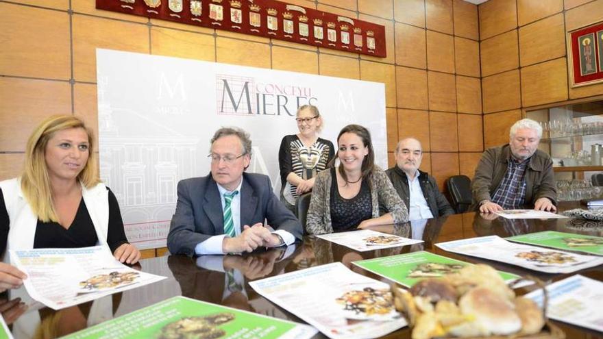 Los organizadores de las jornadas gastronómicas, ayer.