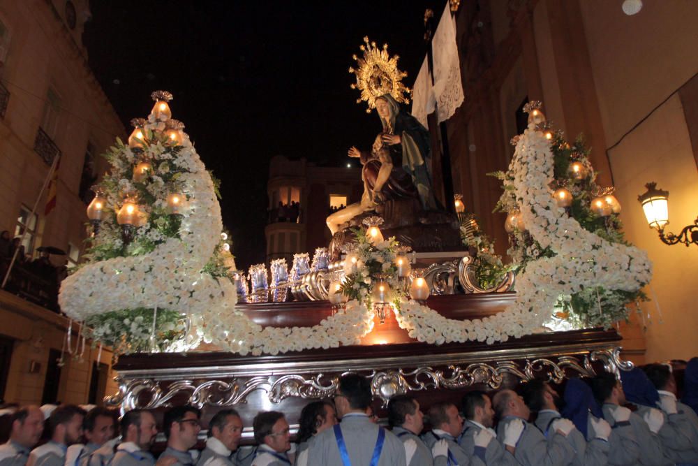 La lluvia obliga a suspender la procesión de la Piedad