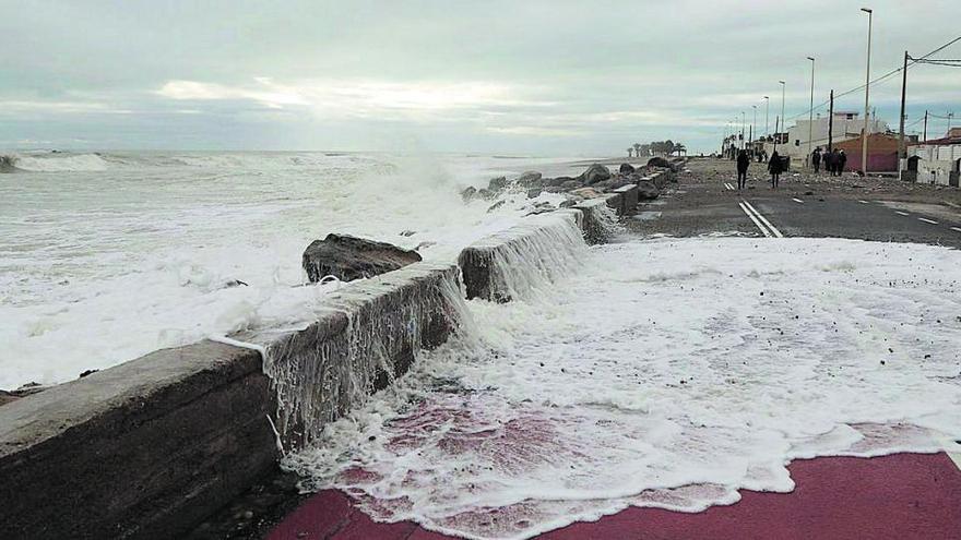 Almassora se une para exigir a Costas las obras en el litoral