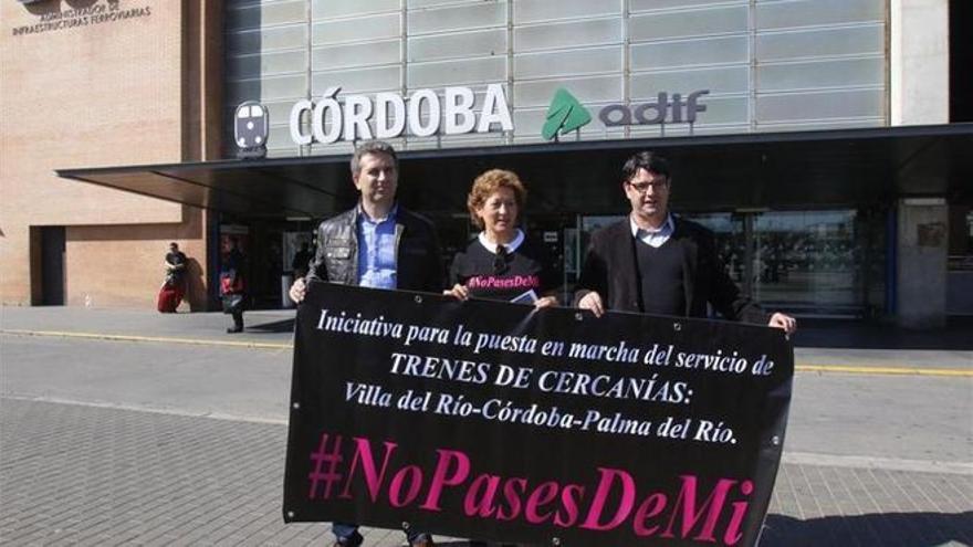 Una protesta de Sierra Luque, alcaldesa de Almodóvar, por el cercanías, que se remonta al 2016