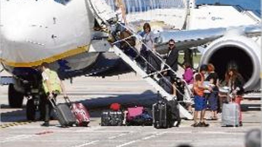Els passatgers arribaven amb el seu equipatge fins a peu de l&#039;avió