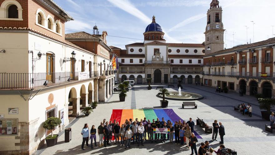 Protesta contra la hoja parroquial homófoba en Nules