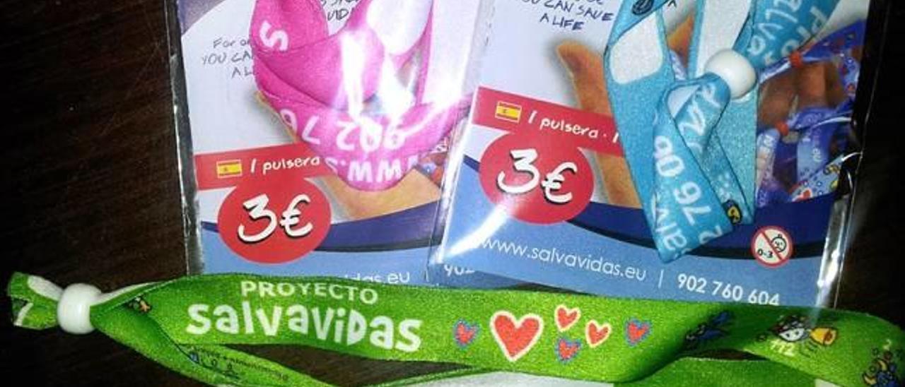 Las pulseras que vender la AMPA.