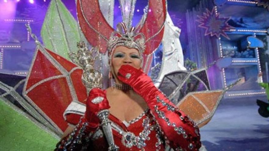 Carmen Suárez, coronada Gran Dama del carnaval del Cómic