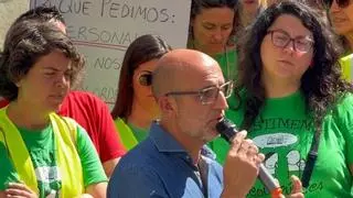 El concejal de Educación del PP y director de un colegio en Torrevieja hace huelga por un día "en una postura ética"