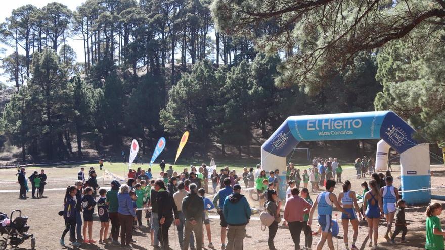 El Hierro acoge el Campeonato de Canarias de campo a través en las categorías menores.