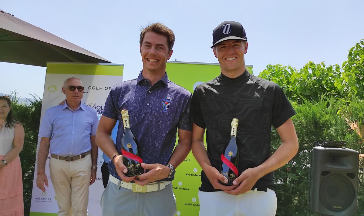 Alarjavi y Planchin se llevaron una botella de Champan de premio tras lograr un 'hoyo en uno'