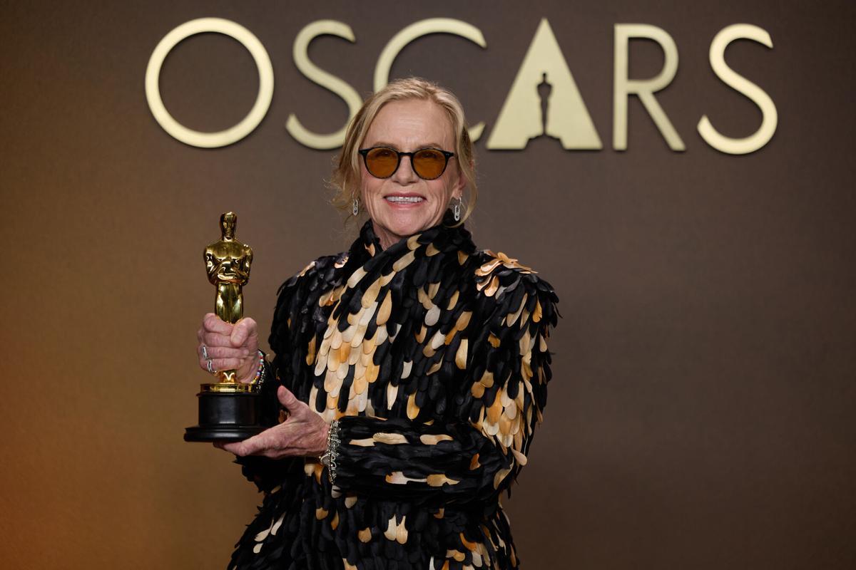 15 March 2026, US, Hollywood: Amy Madigan poses backstage during the live broadcast of the 98th Oscars at the Dolby Theatre at Ovation Hollywood Photo: Etienne Laurent/AMPAS via ZUMA Press Wire/dpa Etienne Laurent/AMPAS via ZUMA P / DPA 15/03/2026 ONLY FOR USE IN SPAIN. Etienne Laurent/AMPAS via ZUMA P / DPA;entertainment;98th Academy Awards;