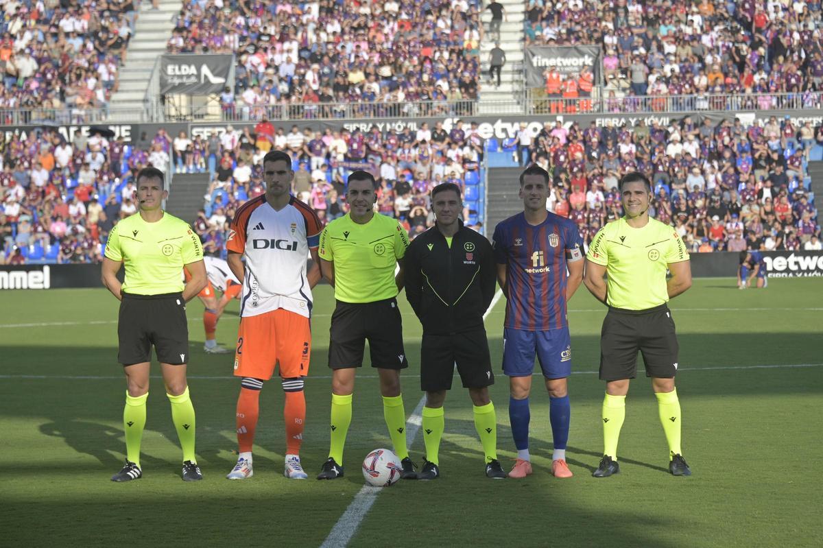 Eldense-Oviedo: El Eldense se diluye pero vuelve a sumar