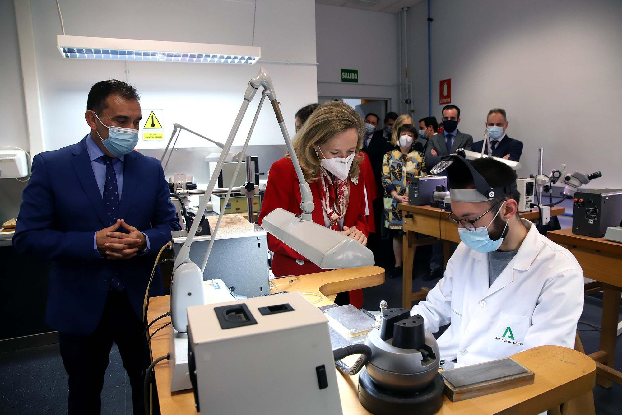 Nadia Calviño visita el Parque Joyero de Córdoba y la Escuela de Joyería y se reune con empresarios