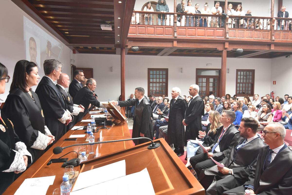 El Ilustre Colegio de Abogados de Las Palmas celebra la jura de nuevos letrados y homenajea a sus colegiados con 25 y 50 años de trayectoria