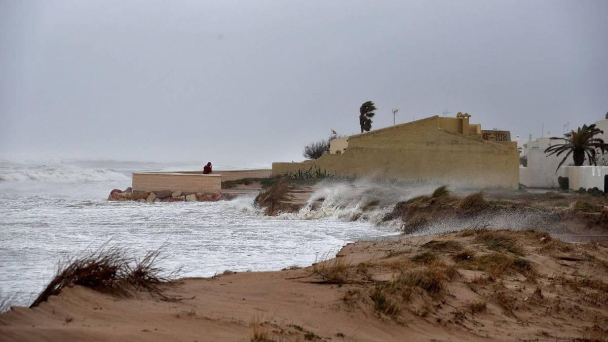 Playa de El Saler de Valencia durante la borrasca Gloria, en 2020.