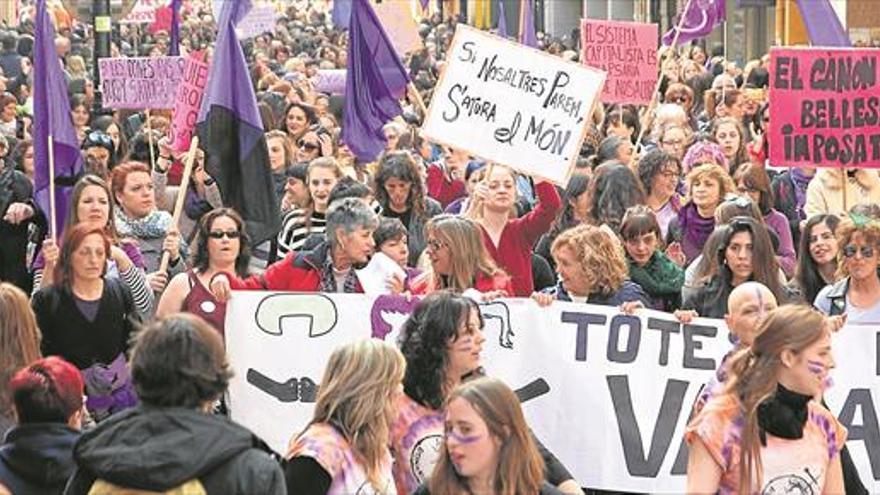 Castellón arropa masivamente a las mujeres y exige más igualdad