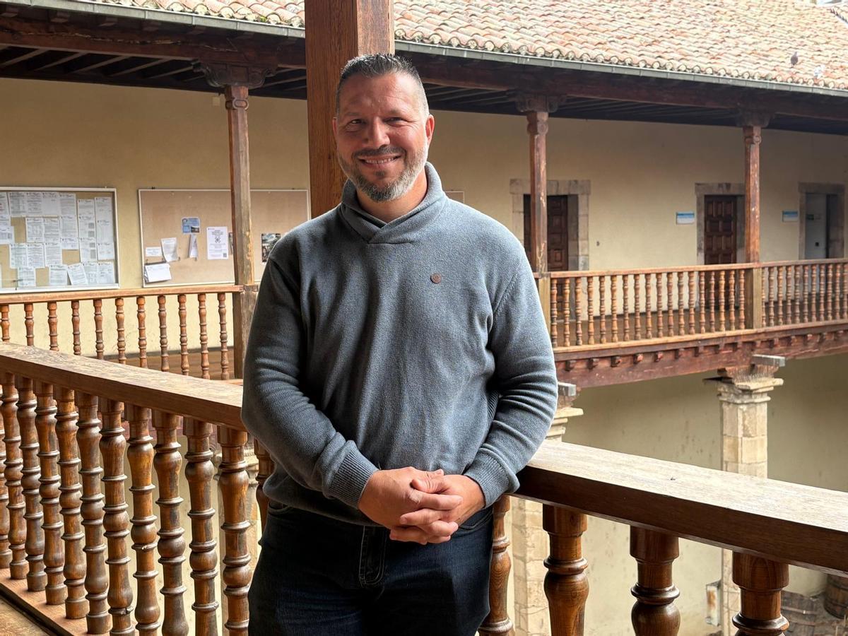 Ángel Menéndez en el ayuntamiento de Cangas del Narcea.