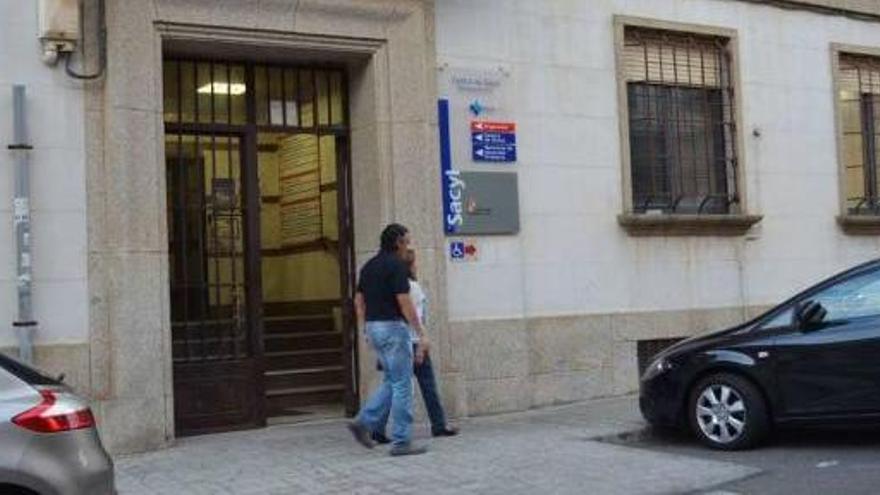 Acceso al Centro de Salud Benavente Sur, donde se celebró ayer el Consejo de Salud.