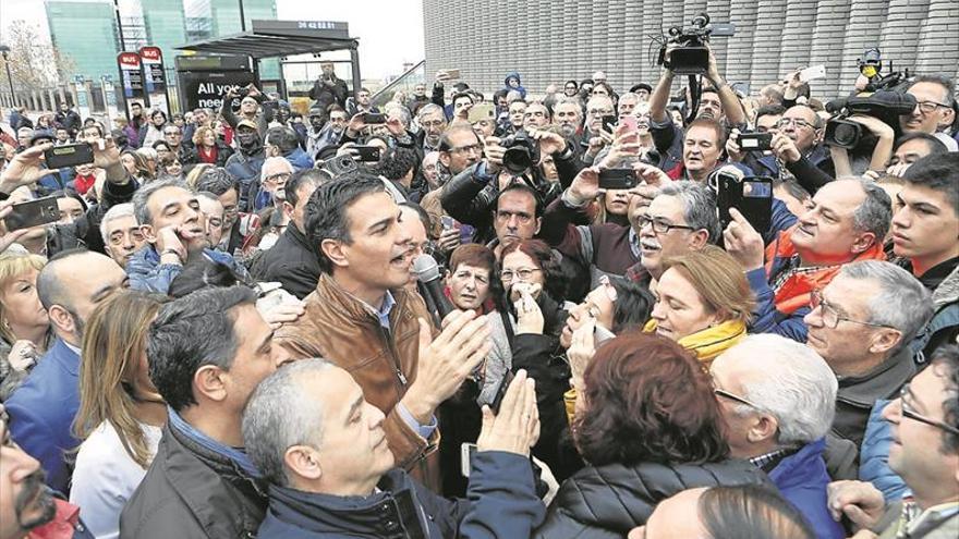 Sánchez quiere un PSOE de izquierda frente al centrismo de la gestora