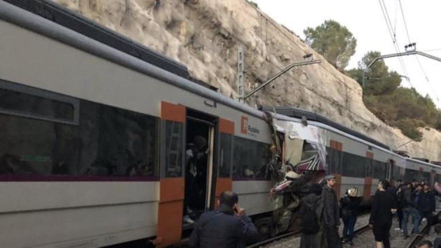 Un muerto y un centenar de heridos en un choque de trenes entre Manresa y Sant Vicenç de Castellet