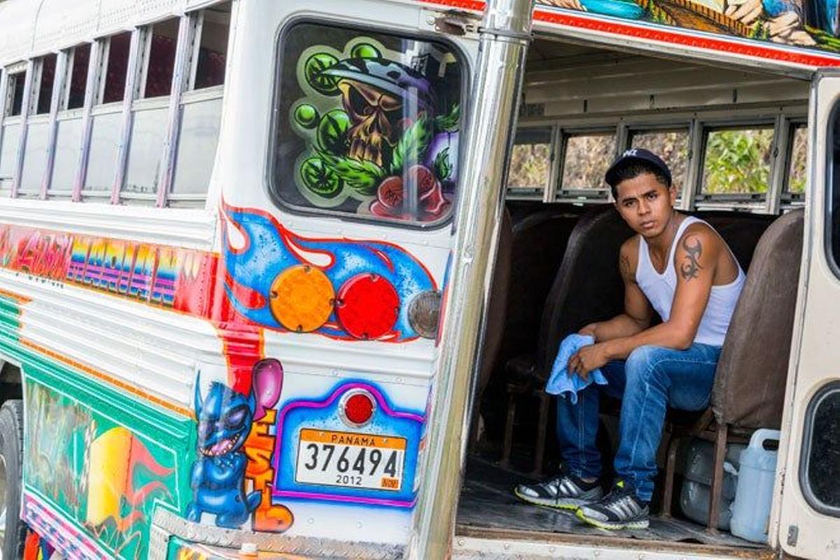 Autobús público conocido como Diablo Rojo.