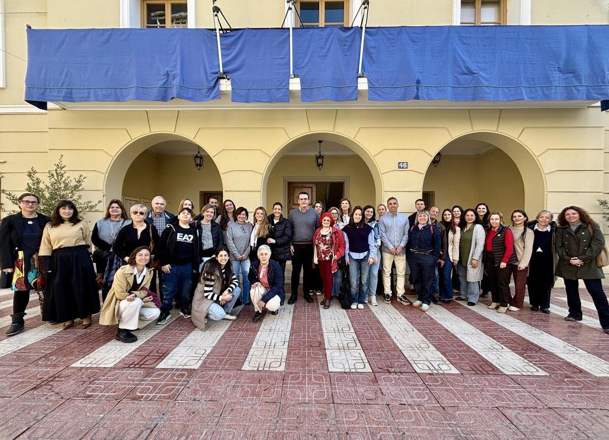 Miembros del Consejo de Salud de Mutxamel recién constituido, con el alcalde en el centro