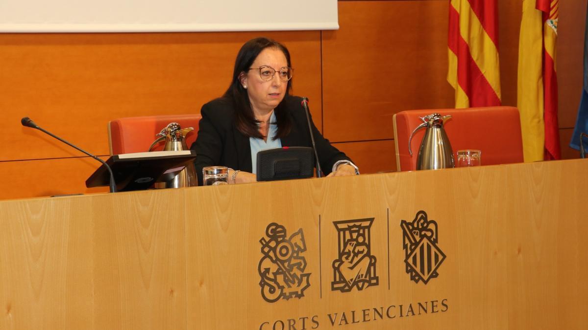 La presidenta de las Corts, Llanos Massó, replica la carta del ministro de Política Territorial.