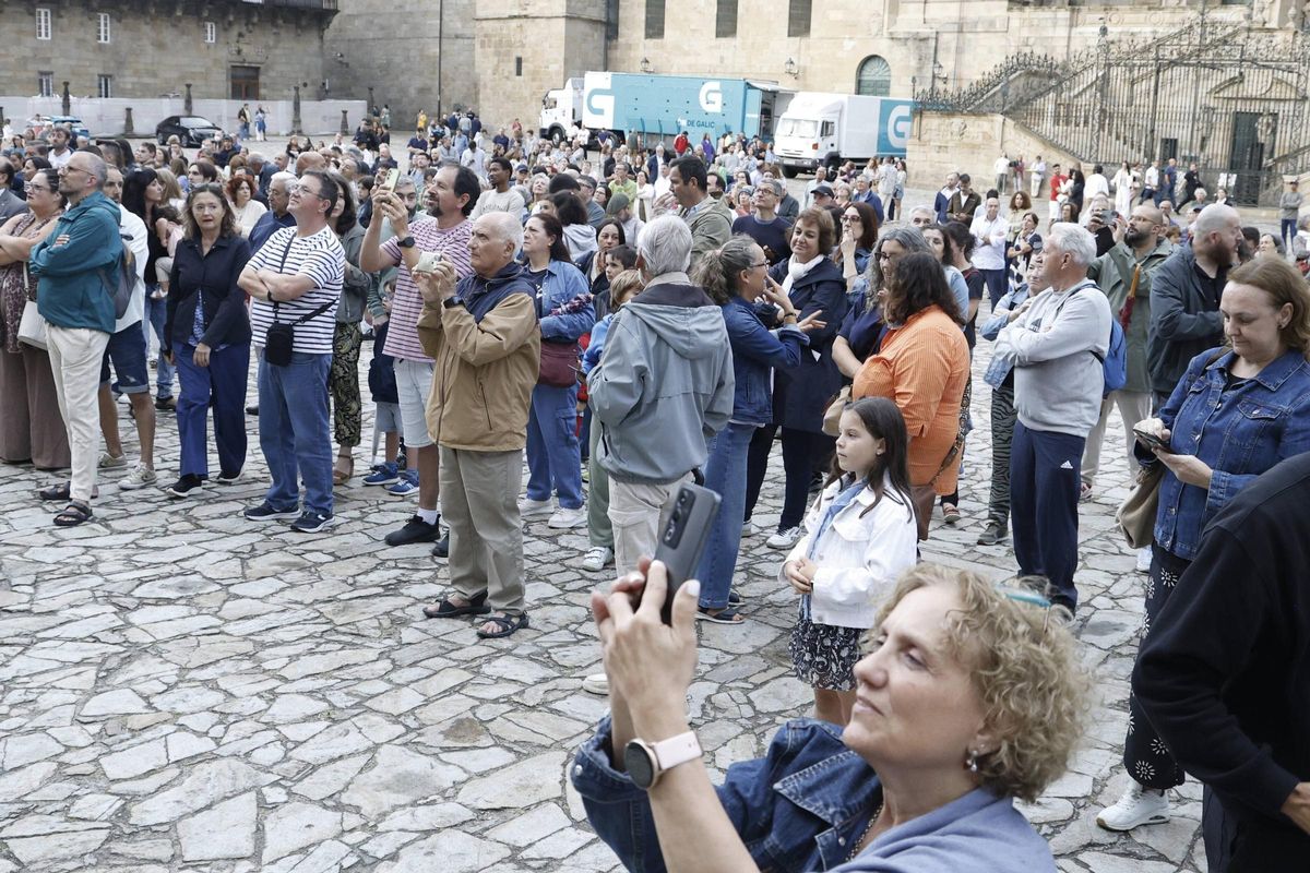 Parte del público congregado en el Obradoiro