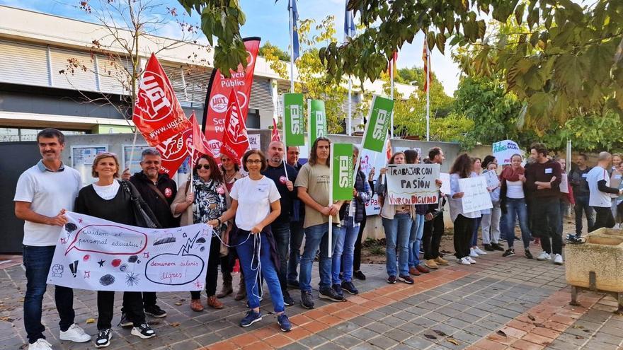 Trabajadores del Liceo Francés de Palma protestan por falta de negociación de subidas salariales