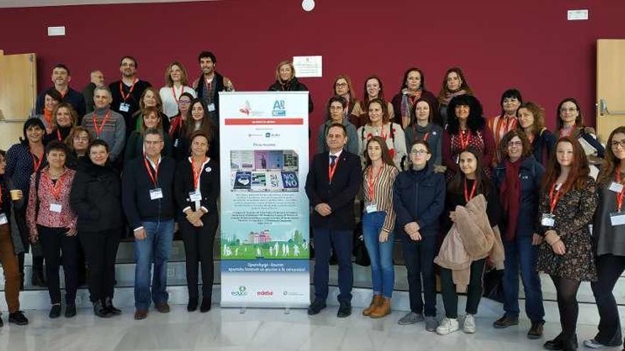 Integrantes de la delegación gijonesa, ayer, en Coslada, para recibir el premio.