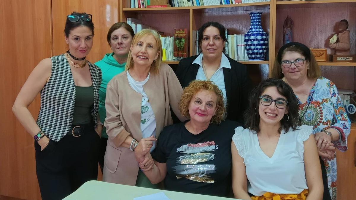 Integrantes de la actual junta directiva del colectivo "Les Filanderes"