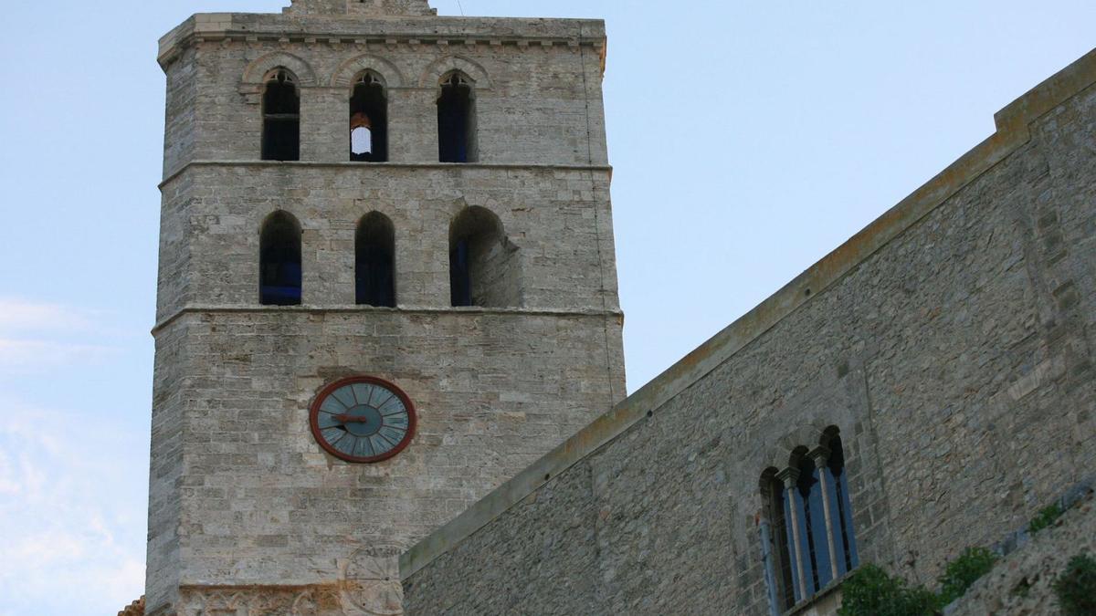 El reloj de la torre de la catedral de Eivissa. | VICENT MARÍ