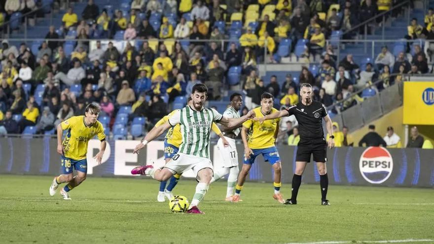 Córdoba CF-Sporting de Gijón: De Ena Wolf, árbitro del partido