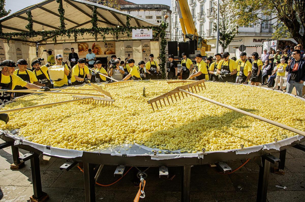 Una anterior edición de la Feria del Huevo de Melide.