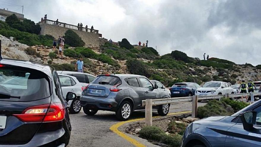 Seit die Zufahrtsbeschränkung im September aufgehoben wurde, herrscht wieder Stau auf der Straße nach Formentor