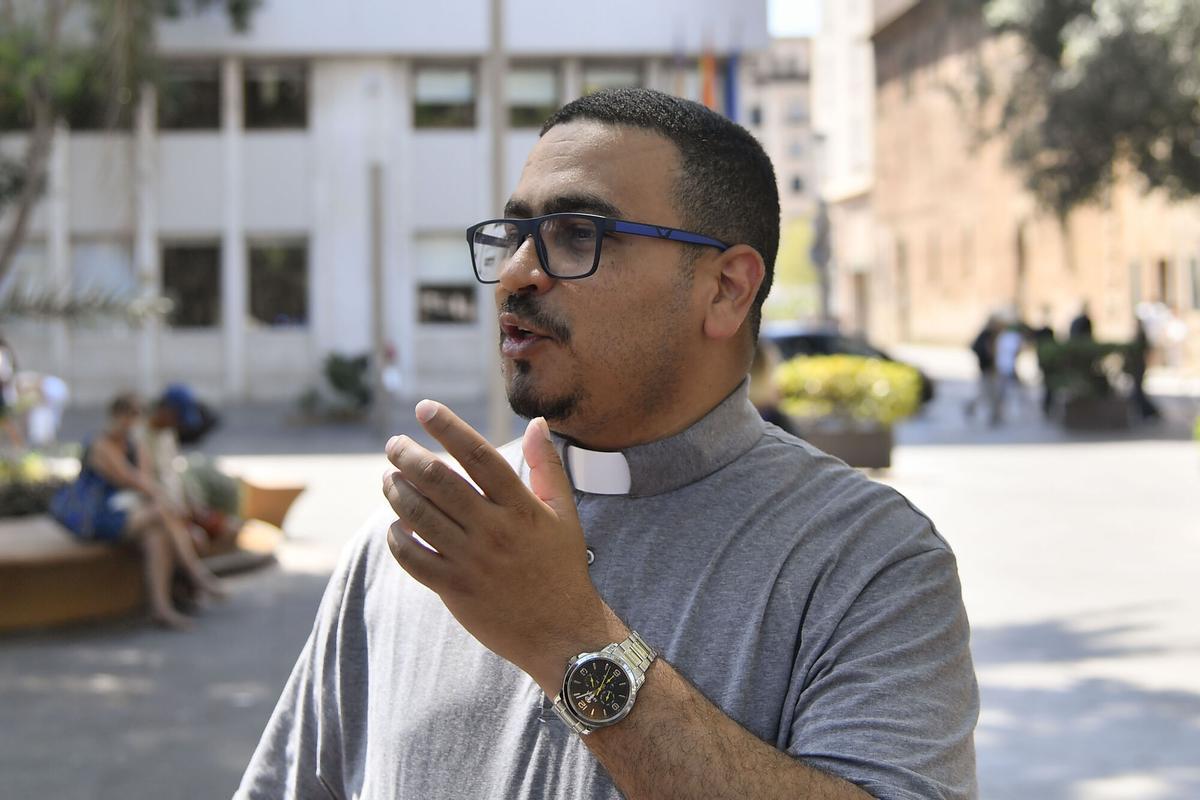 Un sacerdote venezolano recoge en Palma ayuda para los damnificados por los terremotos