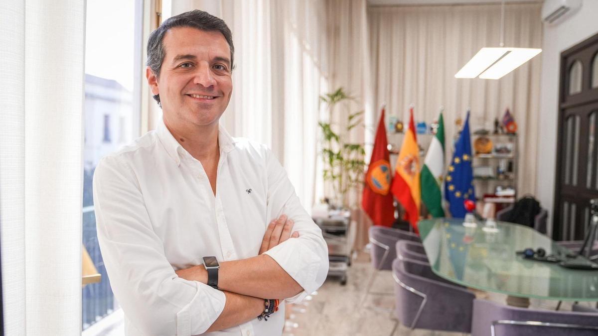 El presidente de la Federación Andaluza de Municipios y Provincias (FAMP), José María Bellido, durante una entrevista concedida a Europa Press.