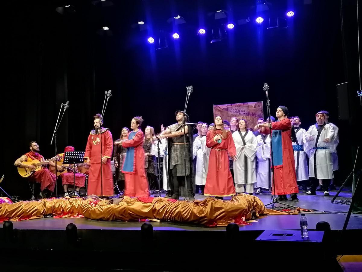 Los Fuleros-Dindoneros actúan en el concurso de coplas de Toro.