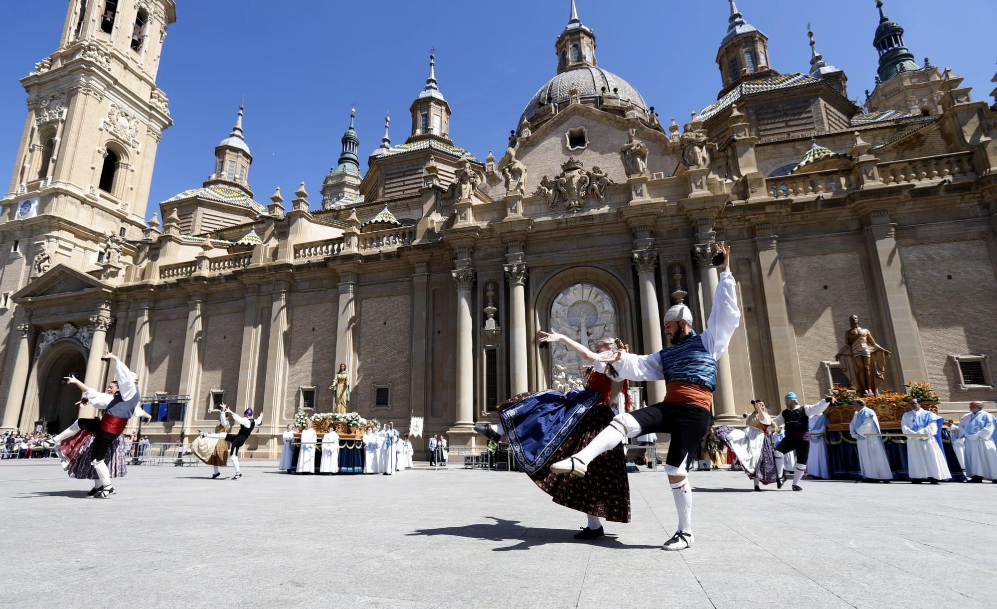 Domingo de Resurrección en Zaragoza: procesión del Encuentro Glorioso, en imágenes
