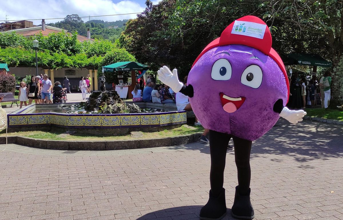 La mascota "Arandanín" en la cita del año pasado.
