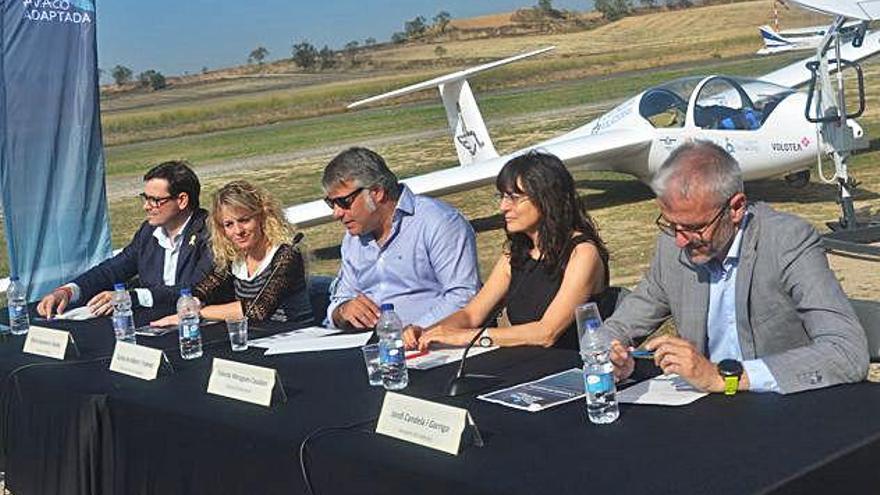 Presentació ahir a l&#039;aeròdrom de la Jornada d&#039;Aviació Adaptada