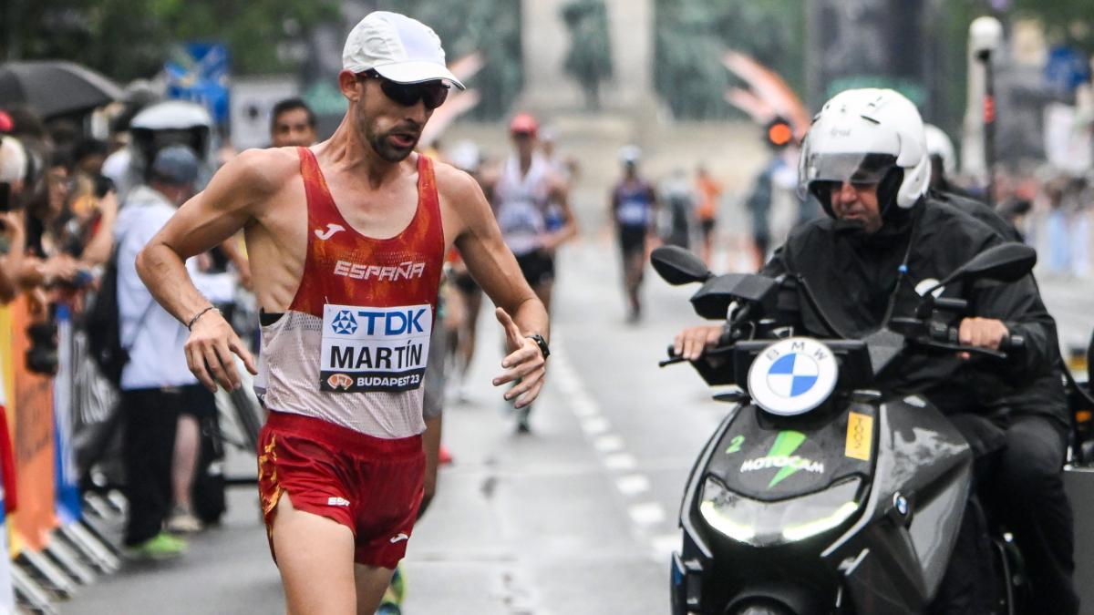 Álvaro Martín, más rápido que las motos en los 20 km marcha