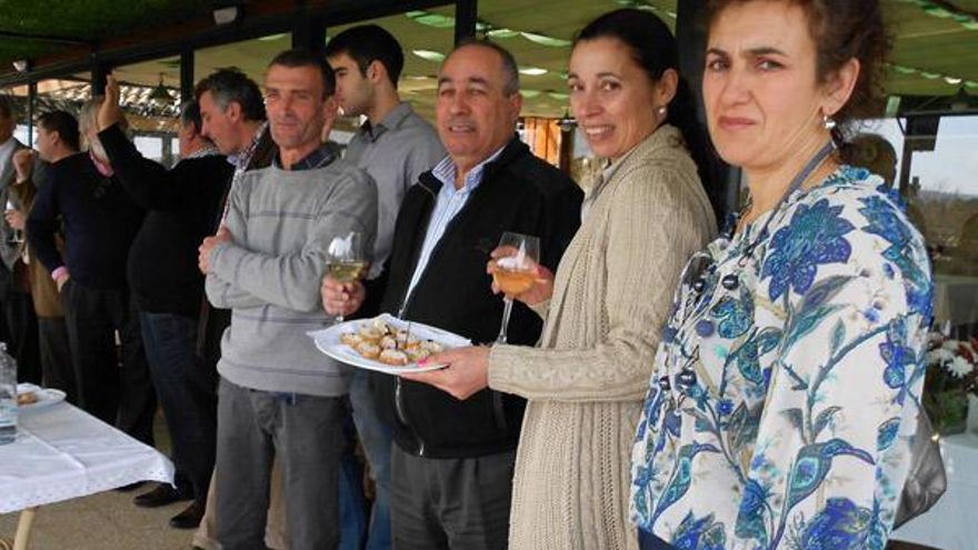 De izq. a dcha., Lola Rodríguez, Emilia Andrade, Ignacio Vázquez y Xabier Garrido, en el acto. // E.G.
