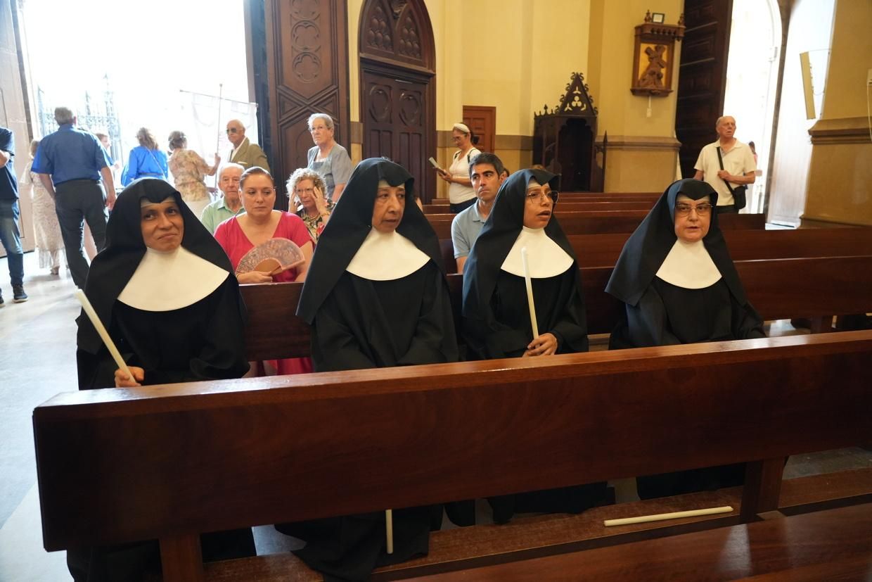 Castelló recibe con honores al Santísimo en la procesión del Corpus Christi