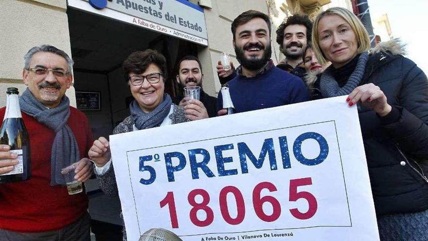 Celebración de uno de los quintos premios en Lourenzá.