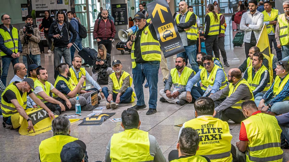 Protesta de taxistas en el Aeropuerto de Barcelona