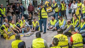 Els taxistes de Barcelona tornaran a patrullar a l’aeroport contra els conductors pirata