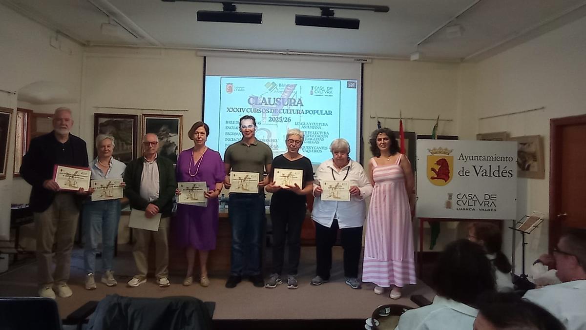 En imágenes: la entrega de diplomas de los XXXIV Cursos de Cultura Popular de Luarca