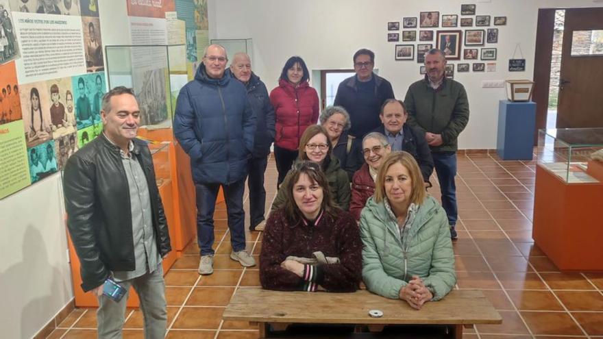 Primeros participantes en la visita guiada a la Casa Museo. | Ch. S.